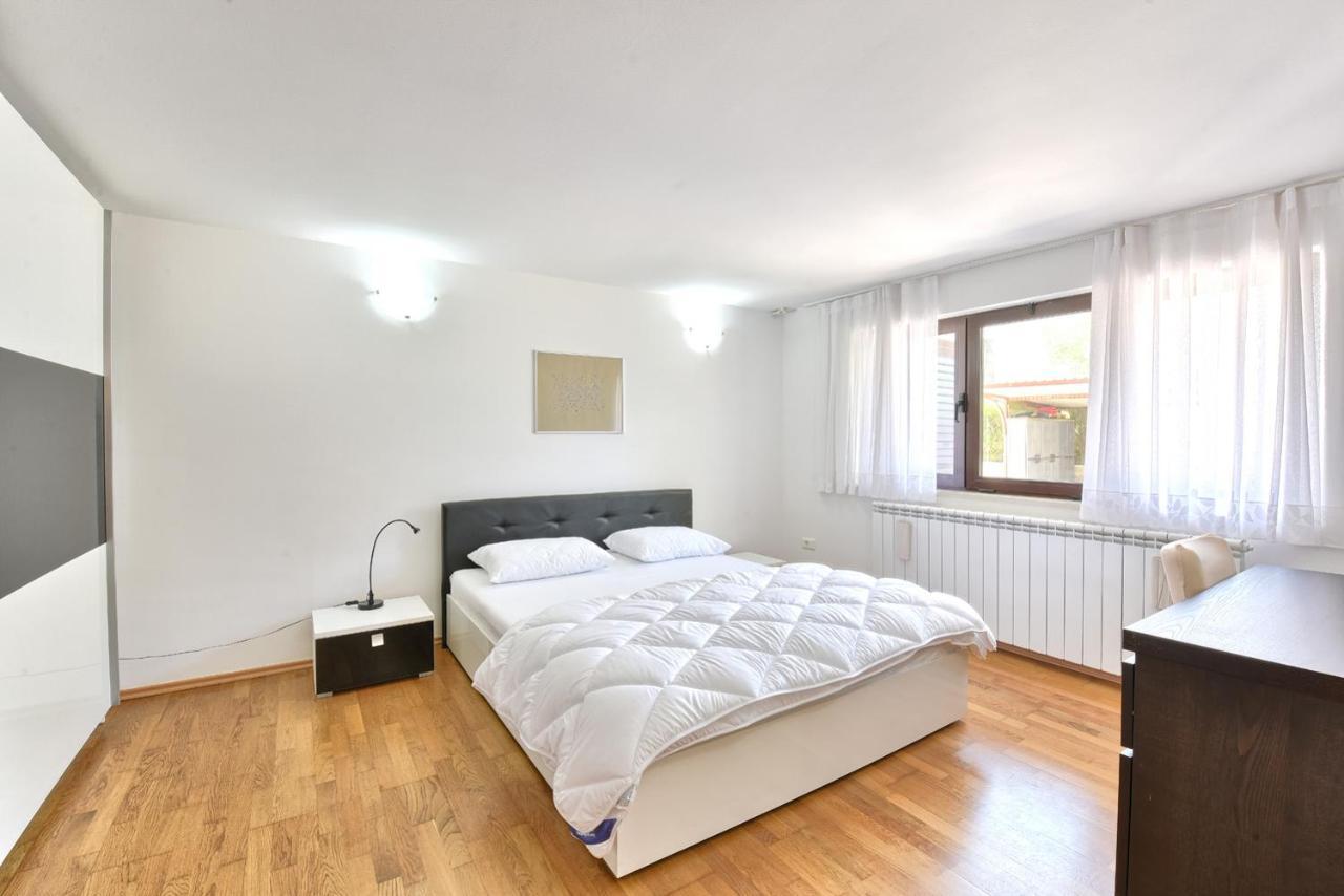 Brezac Olive Garden Apartment Fažana Esterno foto