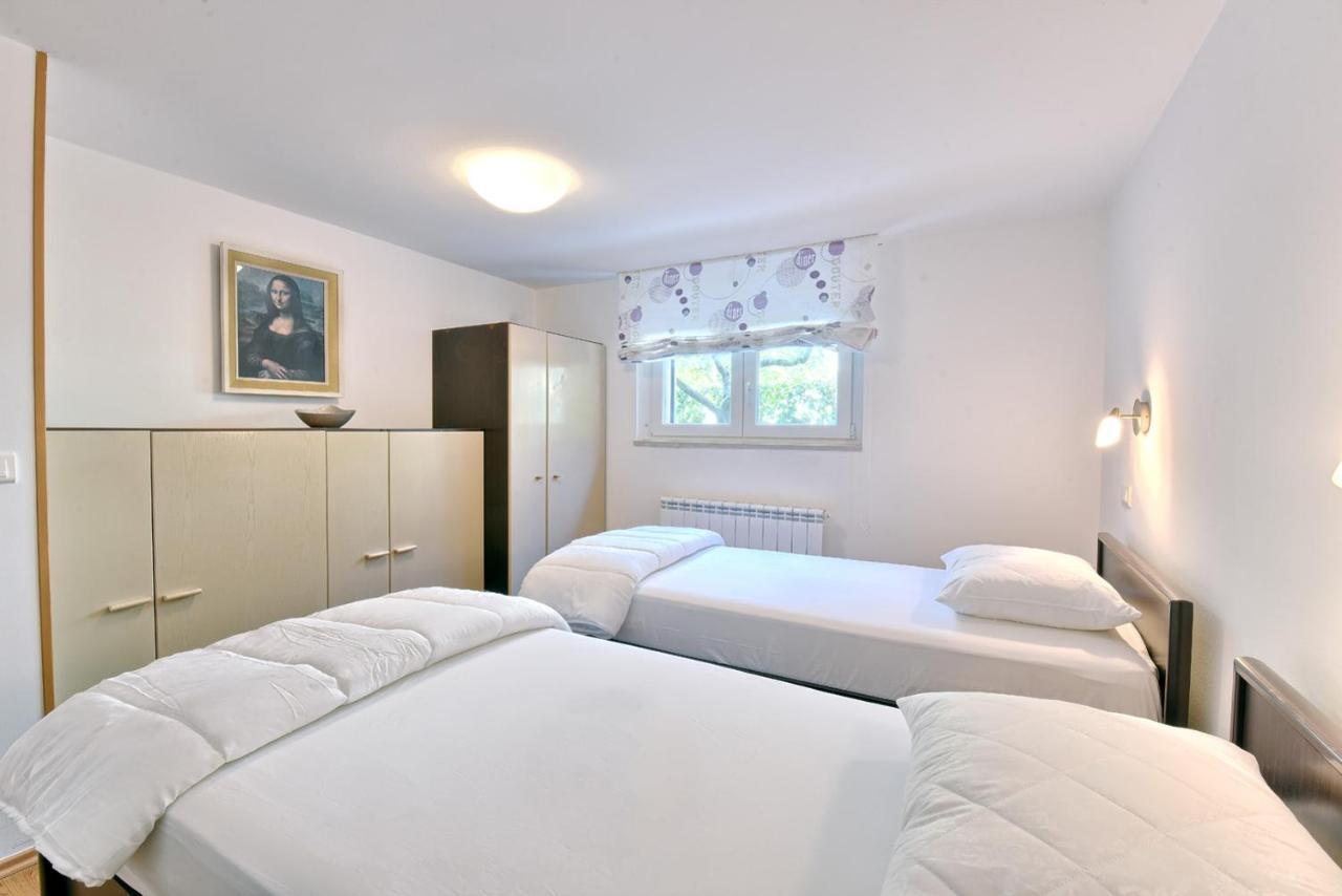Brezac Olive Garden Apartment Fažana Esterno foto