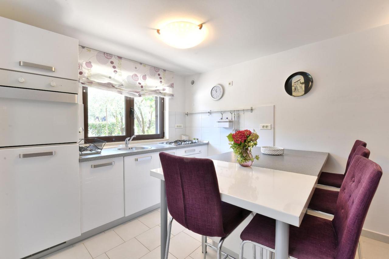 Brezac Olive Garden Apartment Fažana Esterno foto