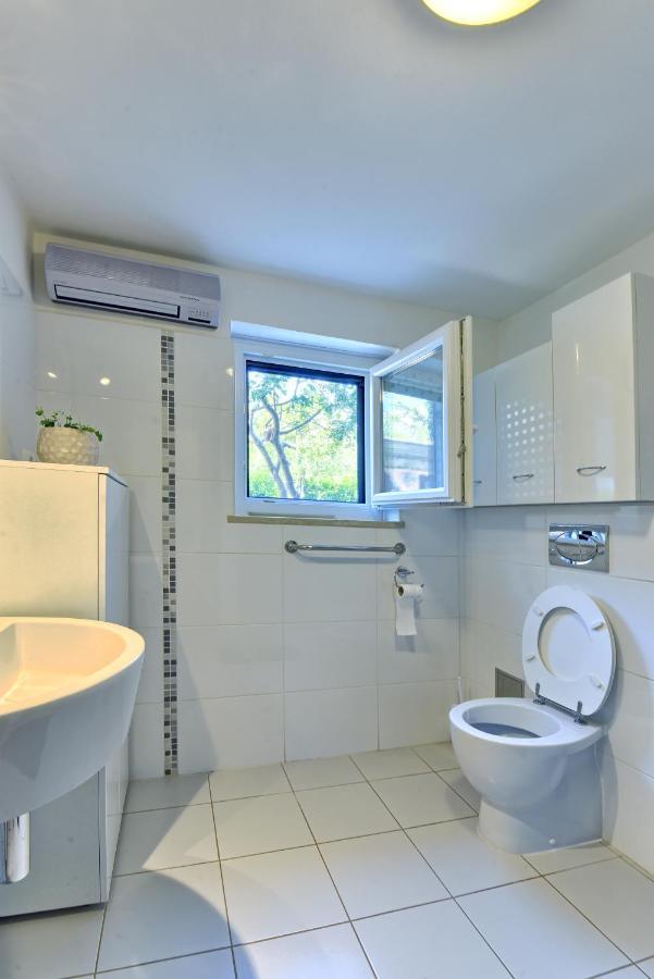 Brezac Olive Garden Apartment Fažana Esterno foto
